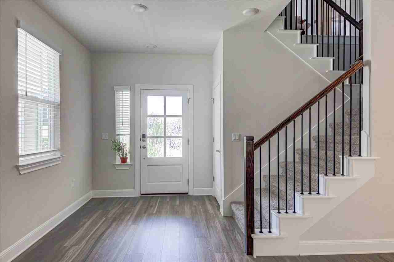 15610 Ellinger Dr - Photo 7 of 38