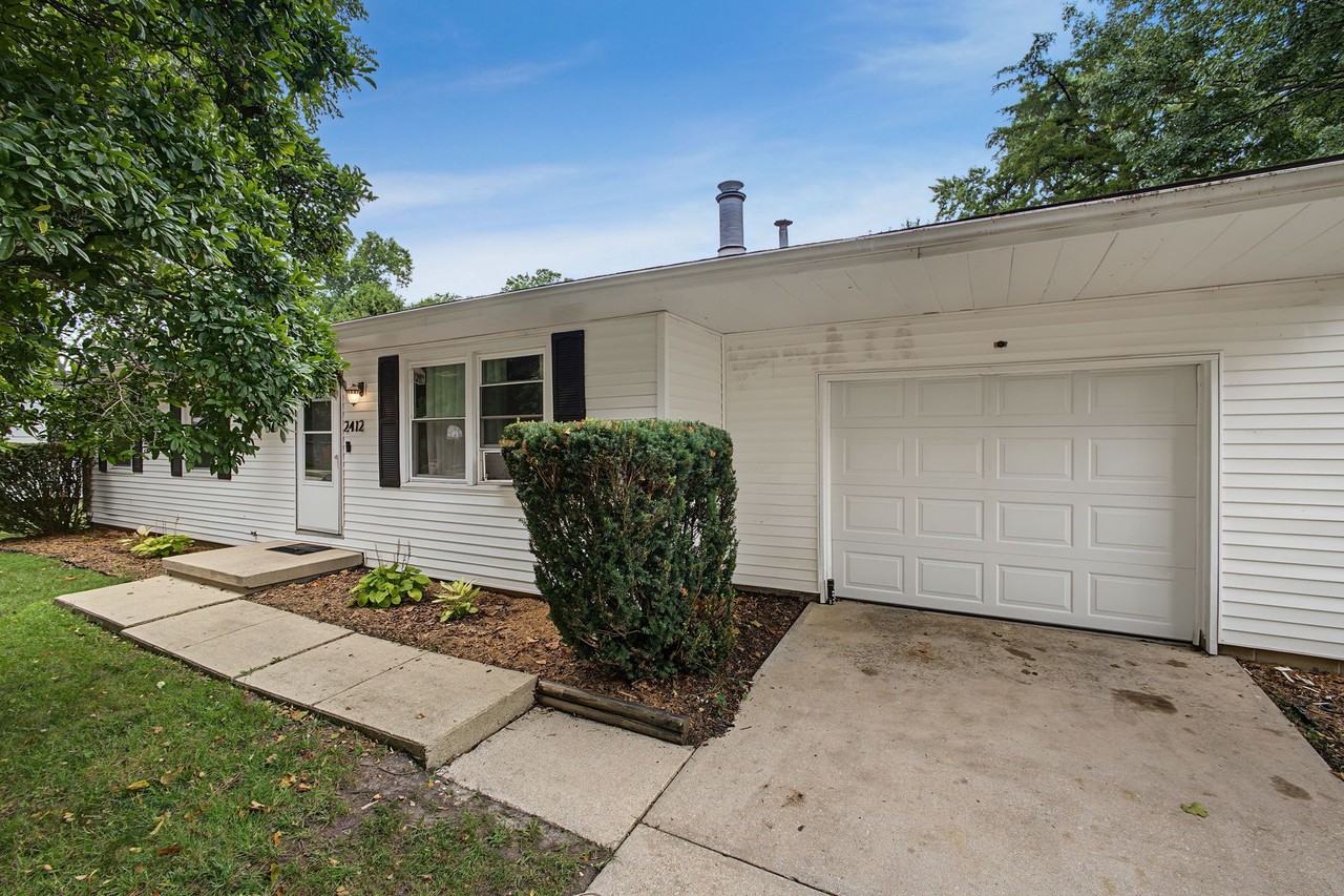 2412 Southwood Dr - Photo 2 of 7