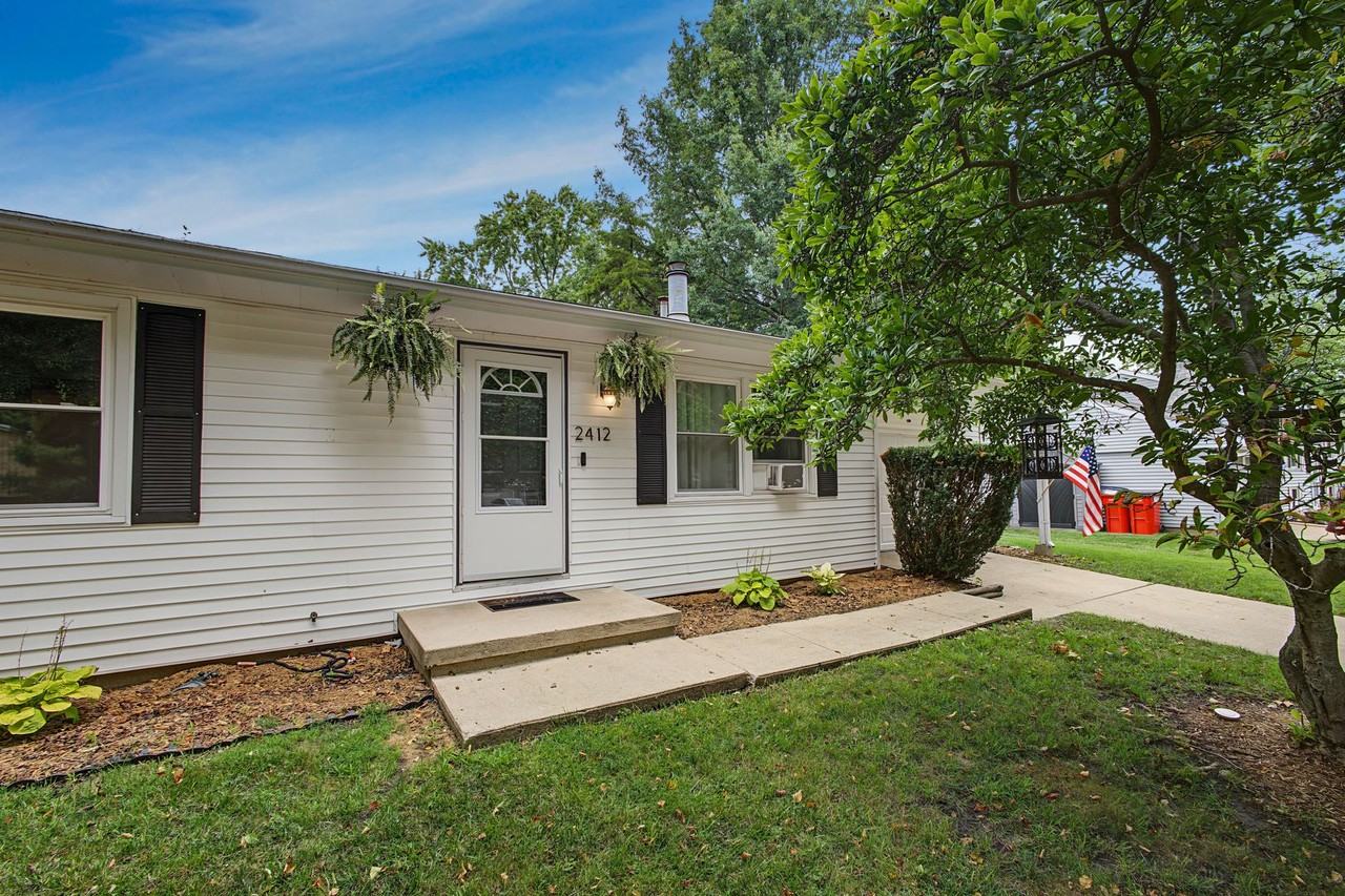 2412 Southwood Dr - Photo 3 of 7