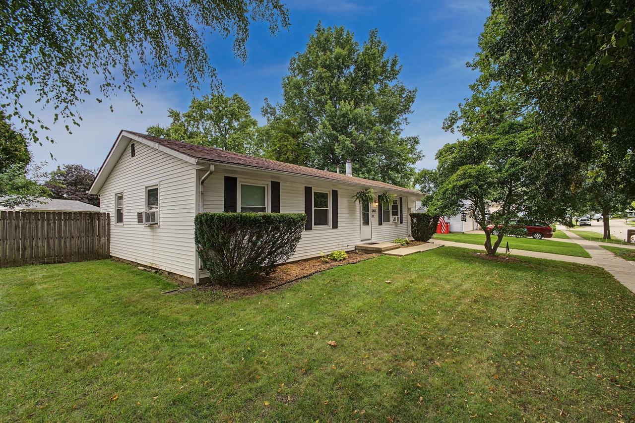 2412 Southwood Dr - Photo 4 of 7