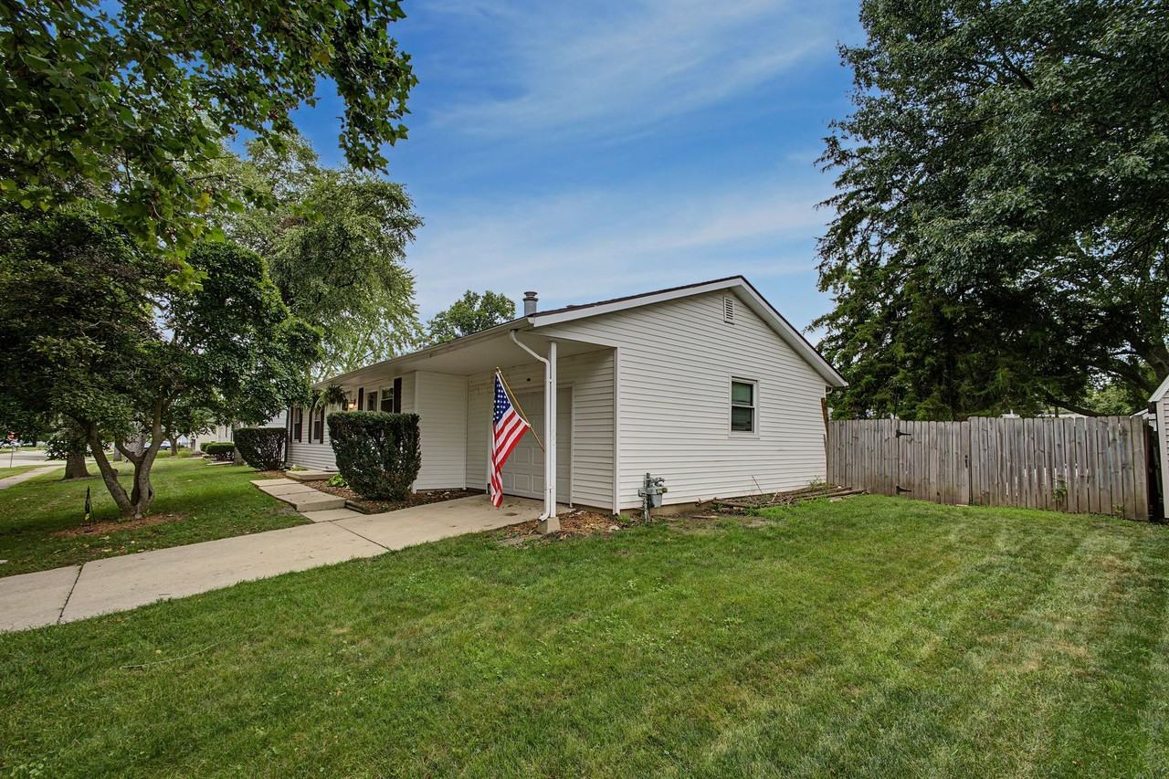 2412 Southwood Dr - Photo 5 of 7