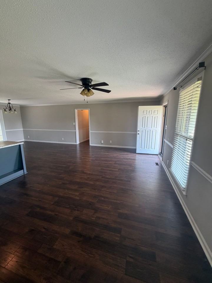 526 Westwood Dr - Photo 3 of 25