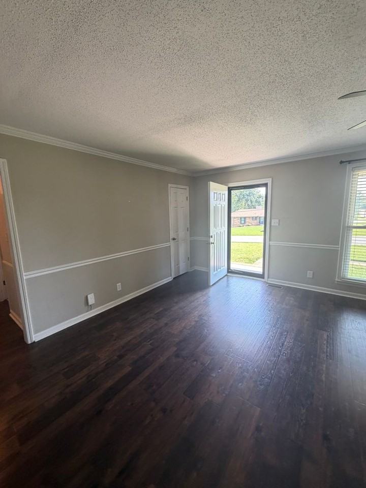 526 Westwood Dr - Photo 4 of 25
