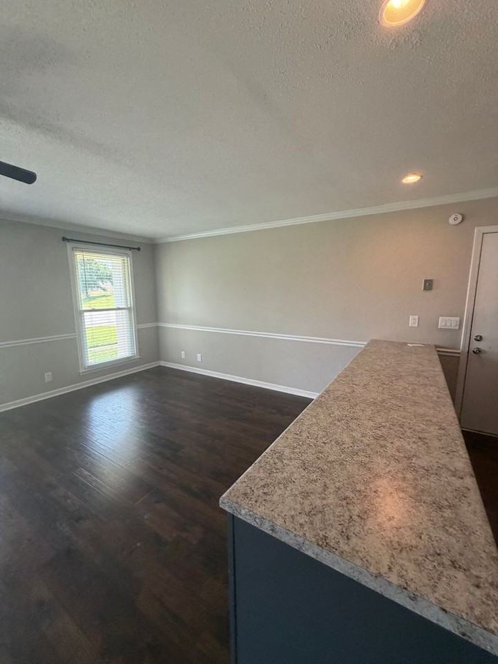 526 Westwood Dr - Photo 5 of 25
