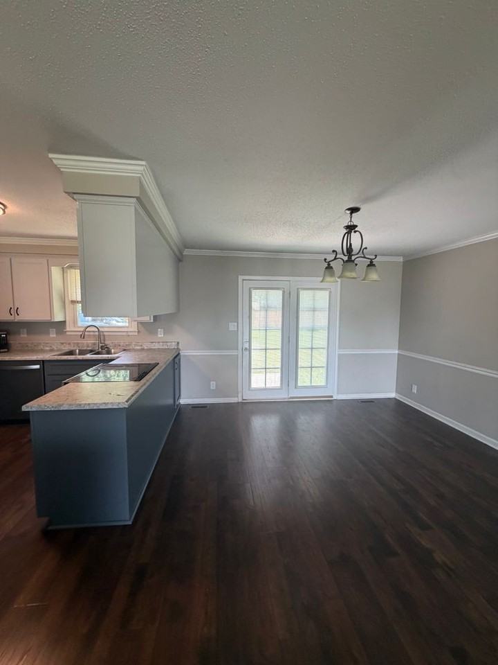 526 Westwood Dr - Photo 6 of 25