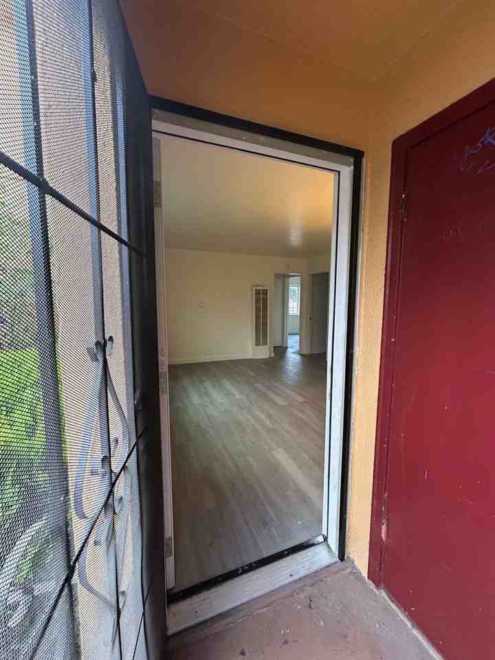 2324 92nd Ave - Photo 4 of 23