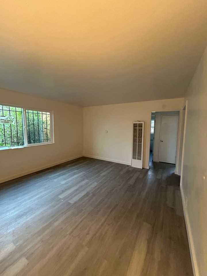 2324 92nd Ave - Photo 5 of 23