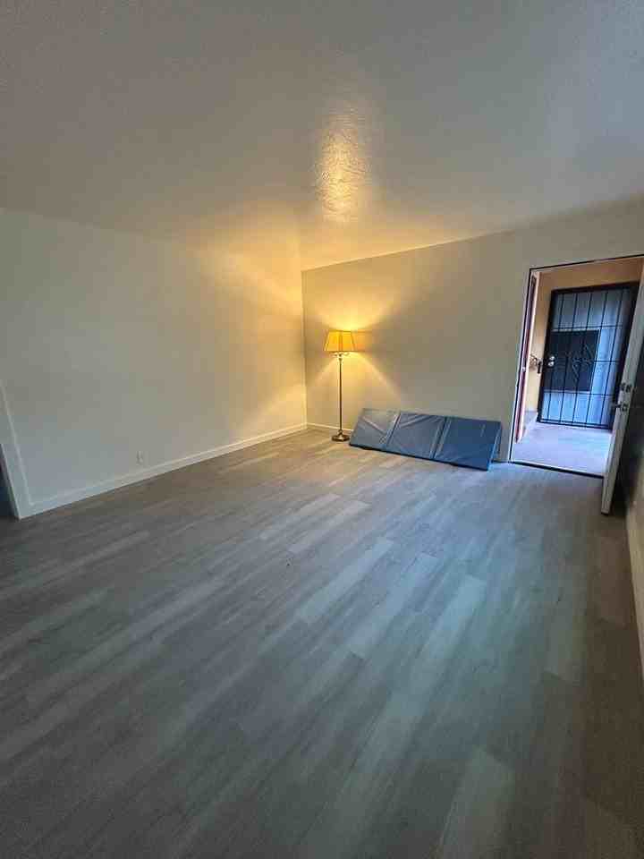 2324 92nd Ave - Photo 7 of 23