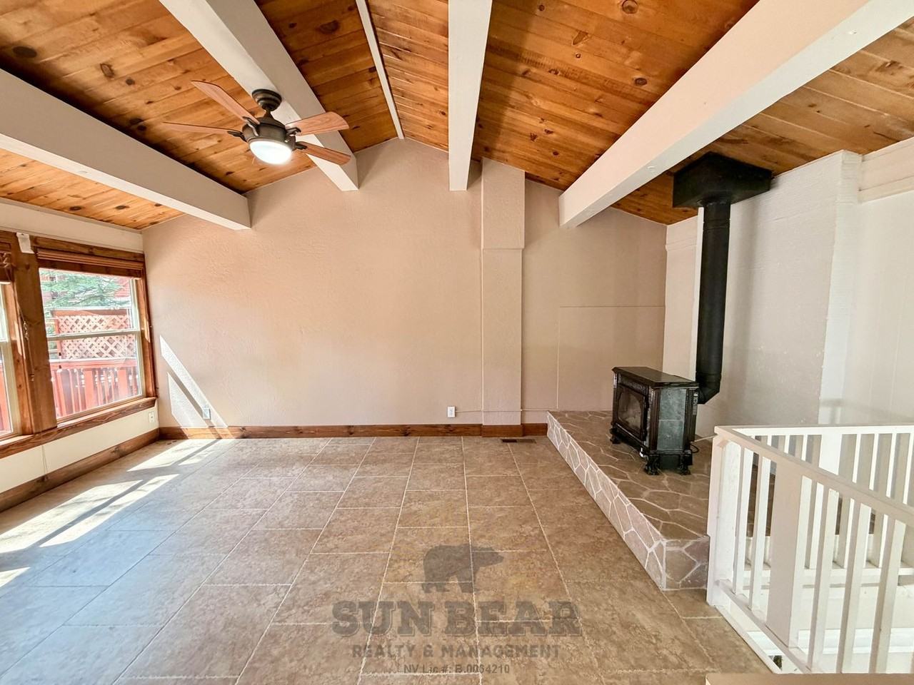 702 College Dr - Photo 3 of 15