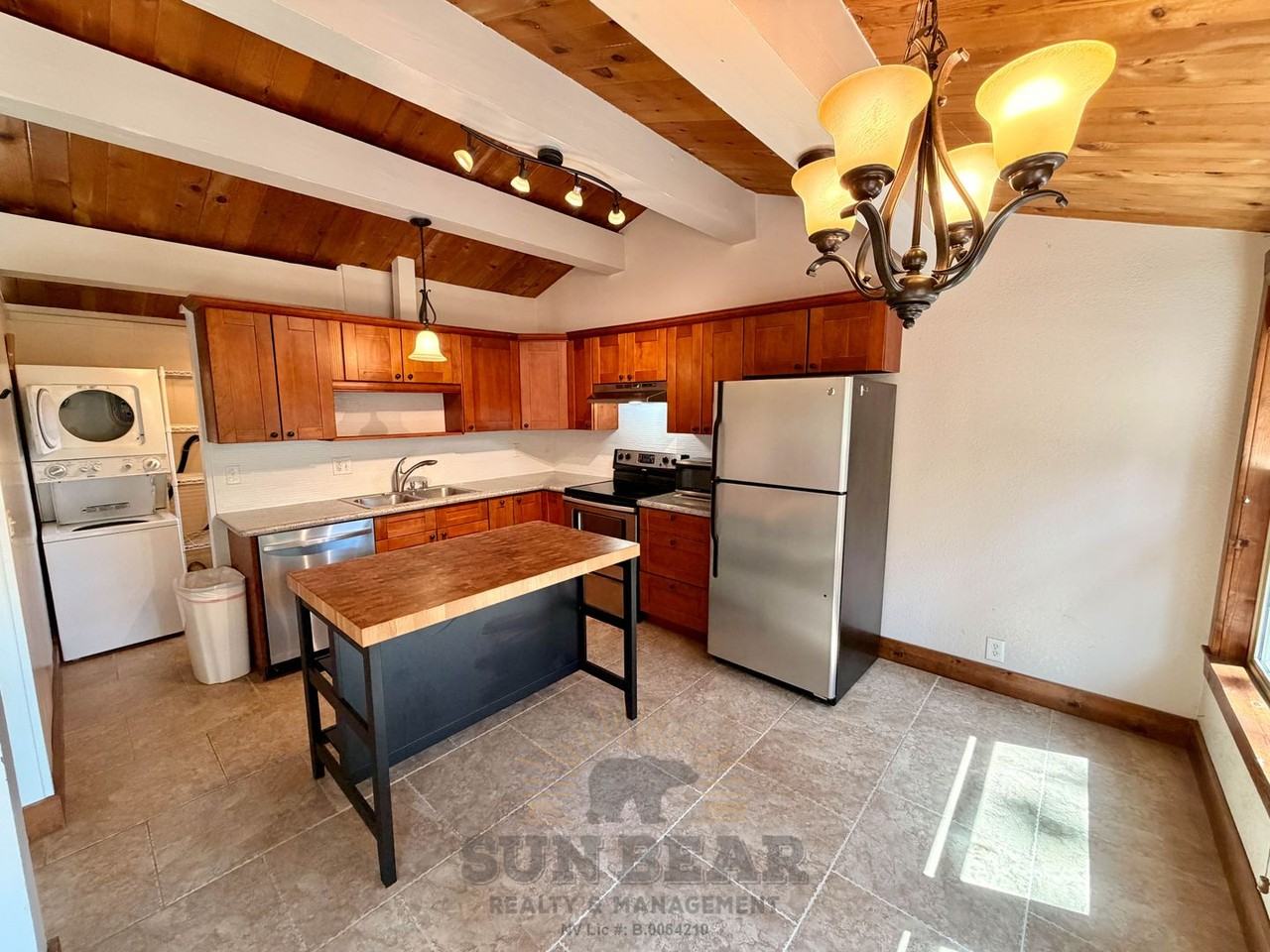 702 College Dr - Photo 5 of 15