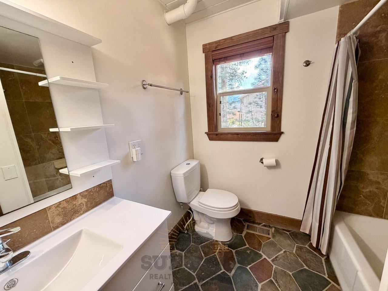 702 College Dr - Photo 6 of 15