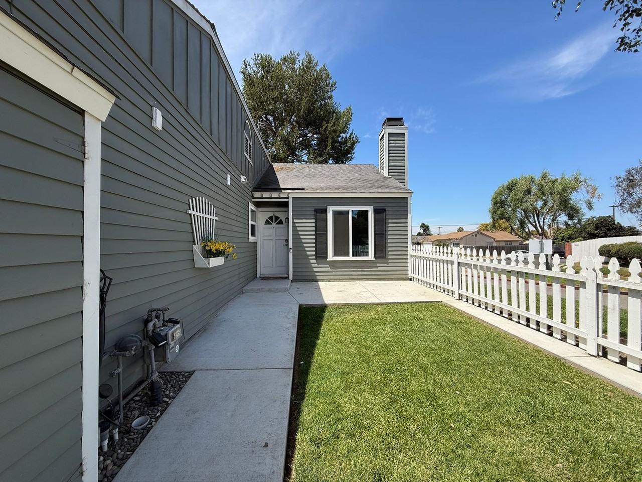1623 Point Lobos Ln - Photo 3 of 33