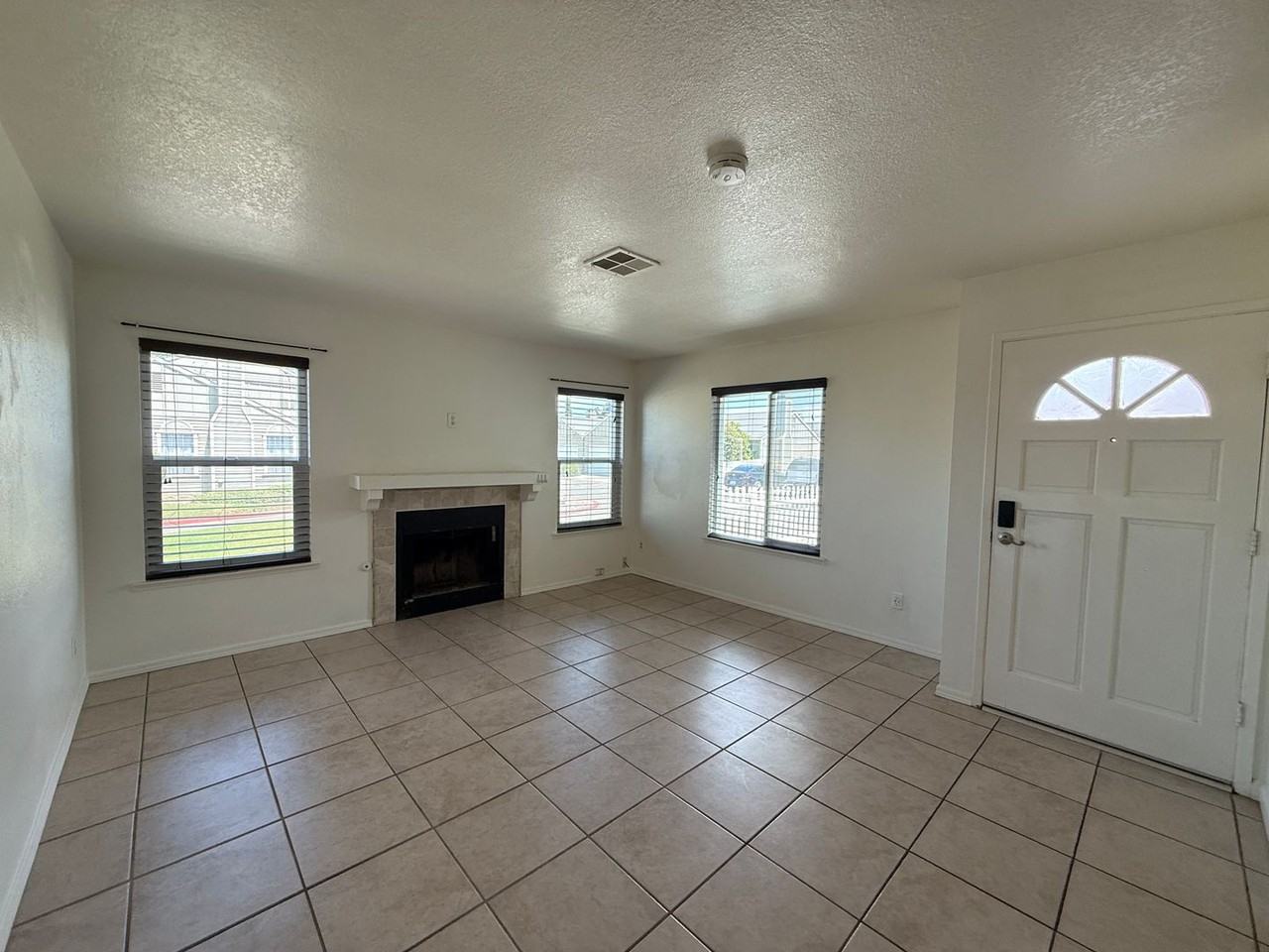1623 Point Lobos Ln - Photo 7 of 33