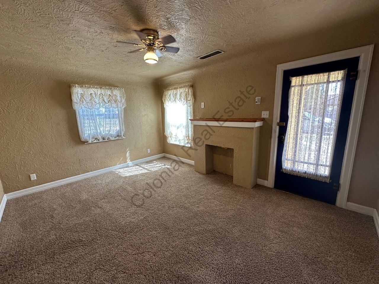 1208 Ross St - Photo 3 of 10