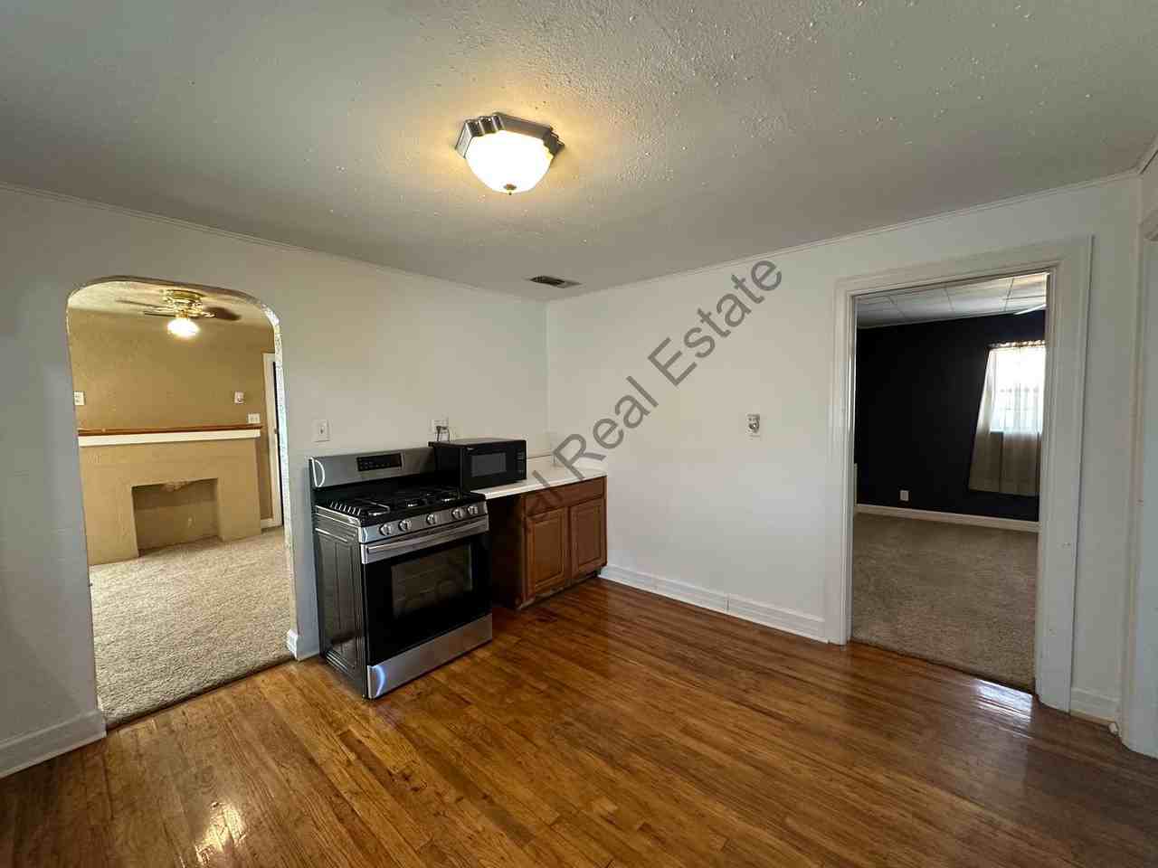 1208 Ross St - Photo 4 of 10