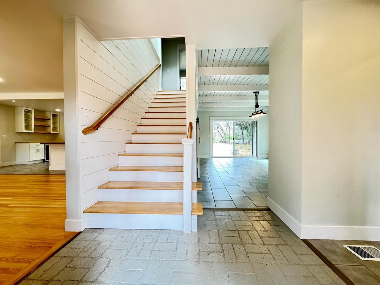 5780 Stanley Dr - Photo 7 of 50