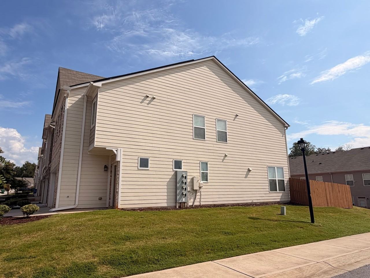 2221 Flying Spur Dr - Photo 4 of 23