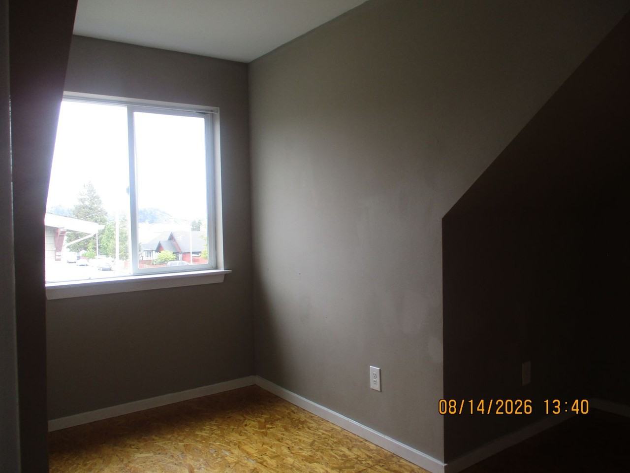 812 W 1st St - Photo 5 of 13