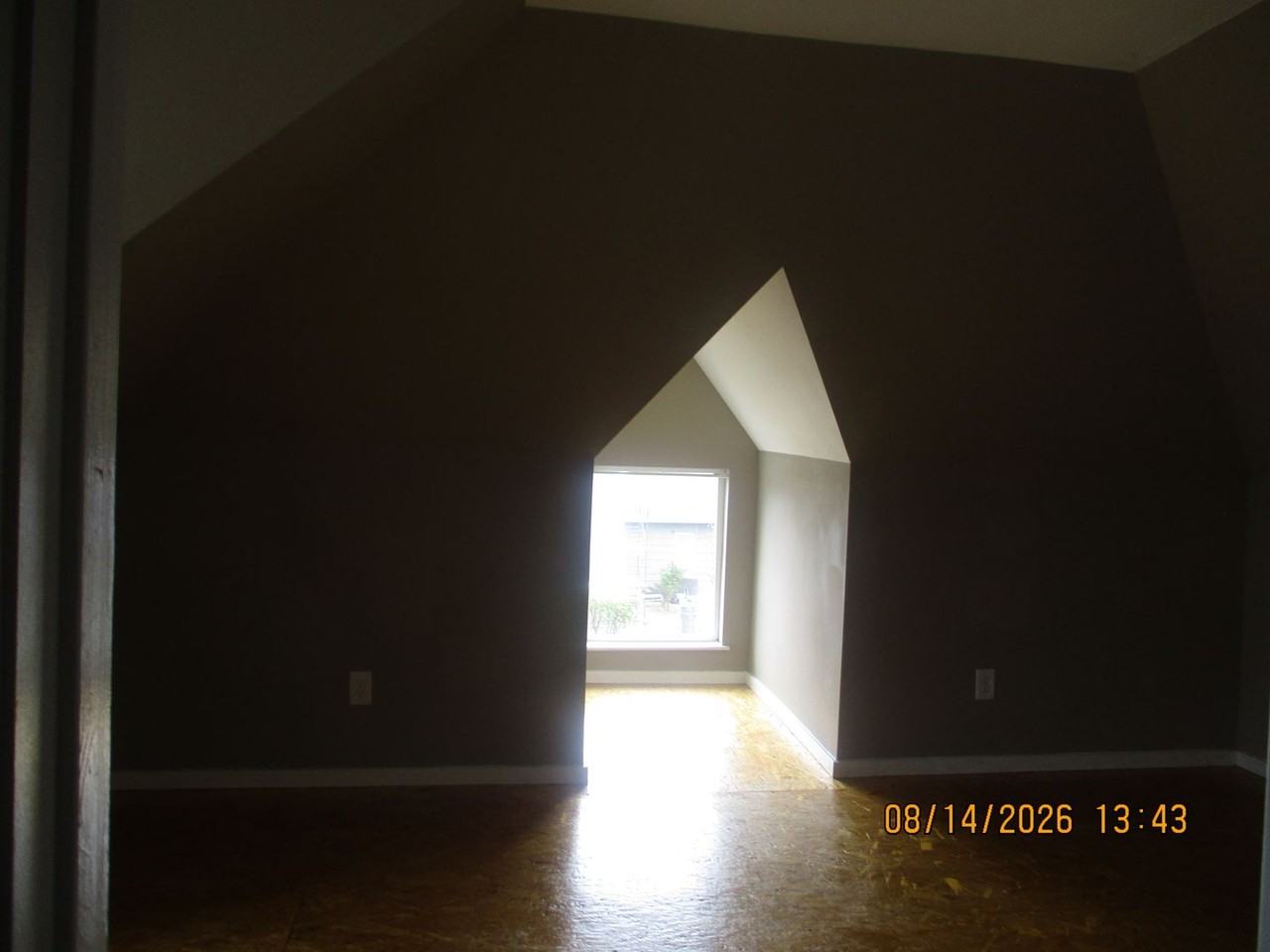812 W 1st St - Photo 7 of 13