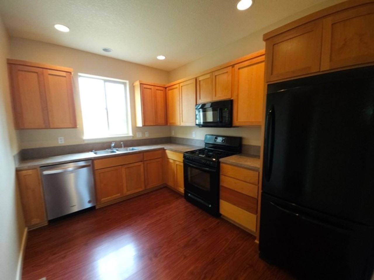 662 Rosemary Way - Photo 3 of 26