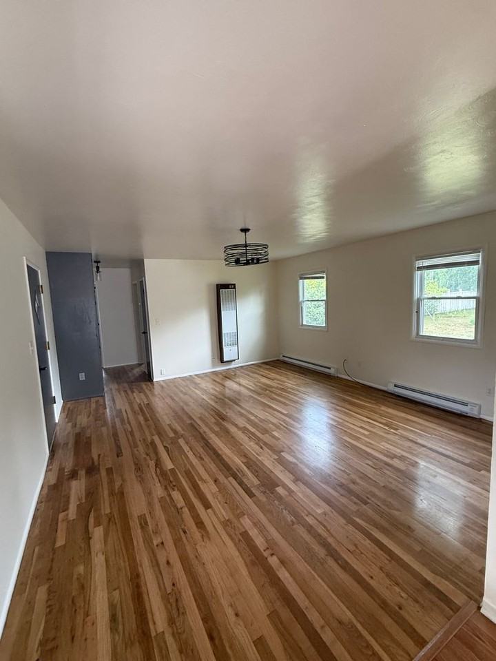 3035 Pioneer Dr - Photo 4 of 23