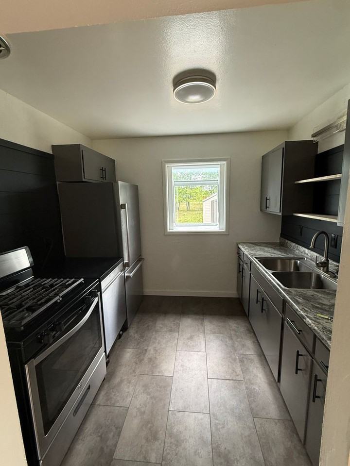 3035 Pioneer Dr - Photo 6 of 23