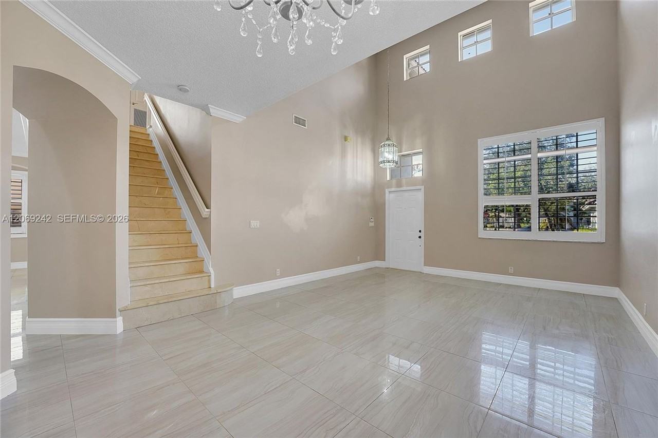 1905 Capeside Cir - Photo 6 of 18
