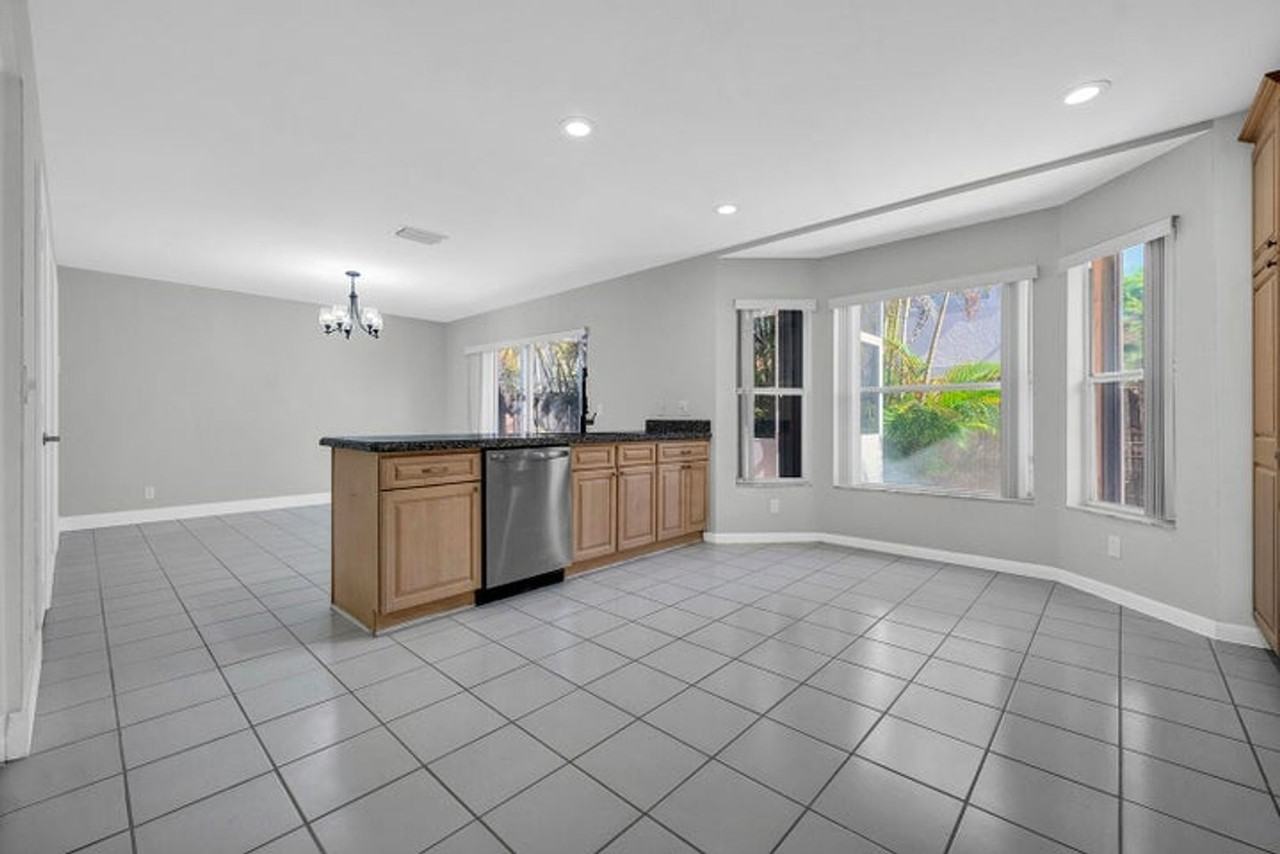 10820 Buttonwood Lake Dr - Photo 2 of 13
