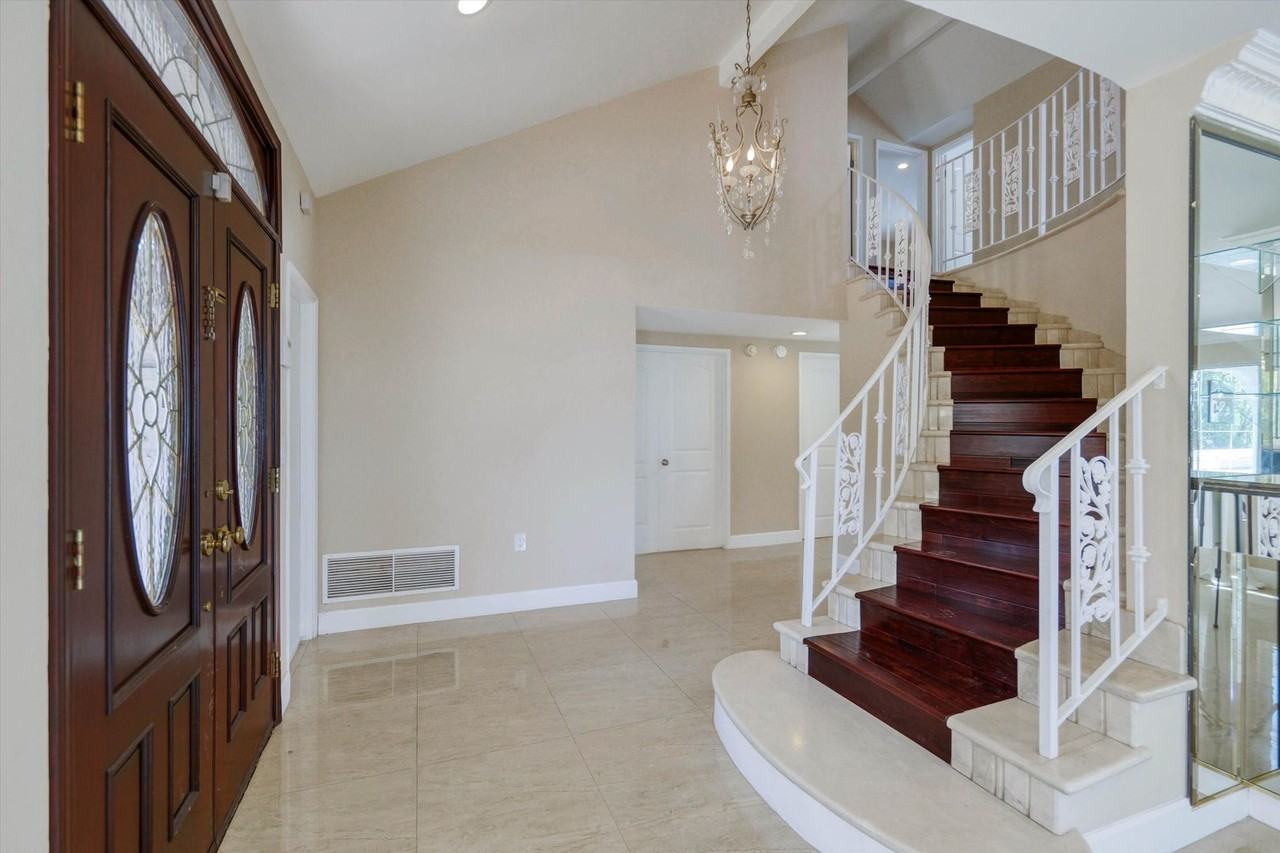 4041 Alonzo Ave - Photo 3 of 26