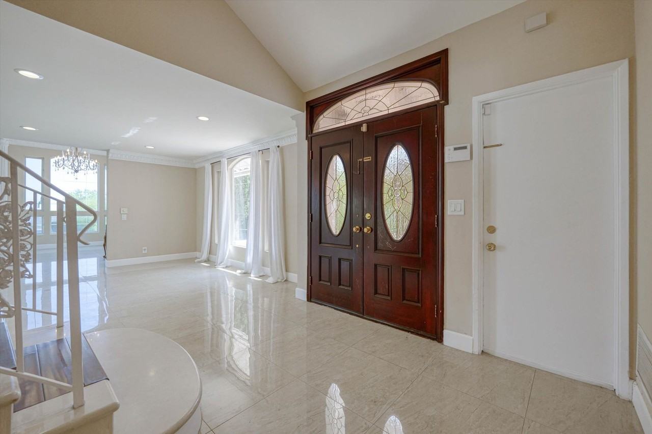 4041 Alonzo Ave - Photo 4 of 26