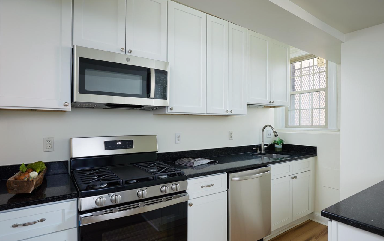 1415 Girard St Nw #102 - Photo 2 of 6