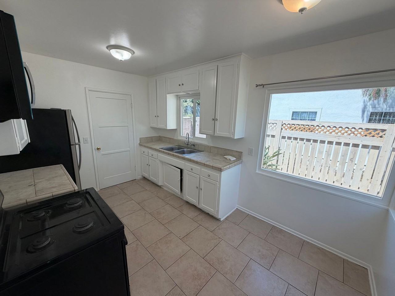 329 S Scott Dr - Photo 4 of 10