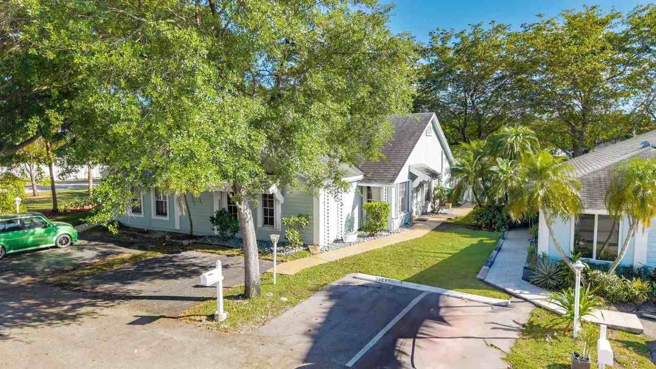 11110 Sw 9th Pl - Photo 5 of 30