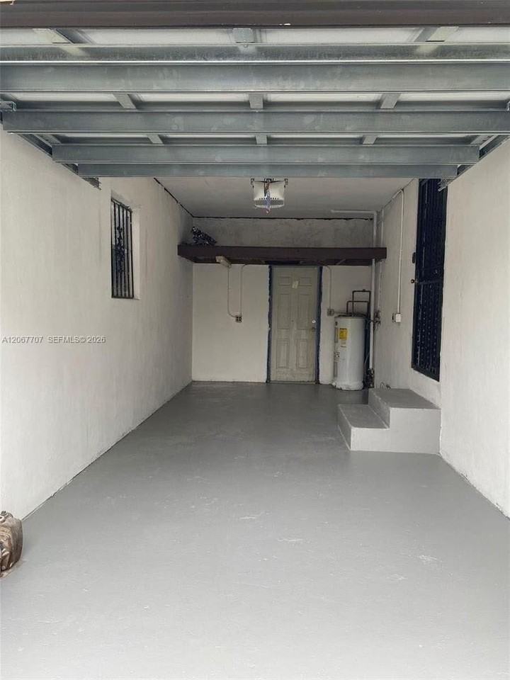 18011 Nw 6th Pl - Photo 5 of 22