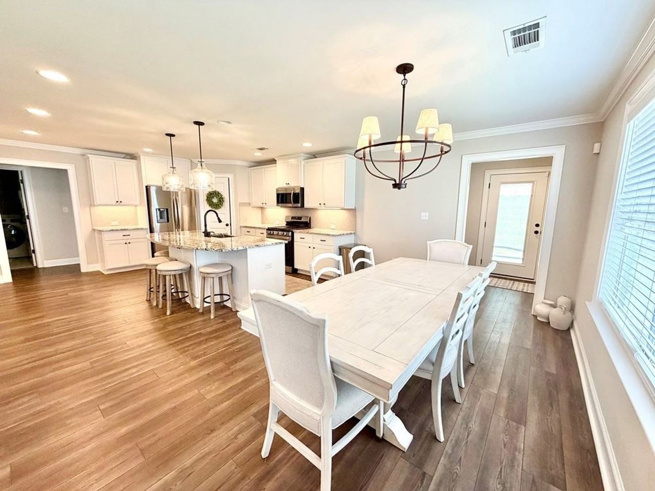 111 Ananias St - Photo 6 of 19