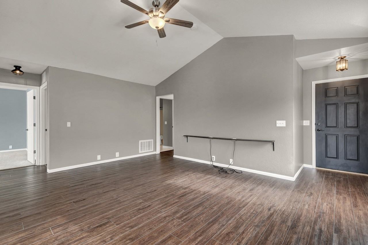 12533 Pine Valley Cir #1 - Photo 5 of 24
