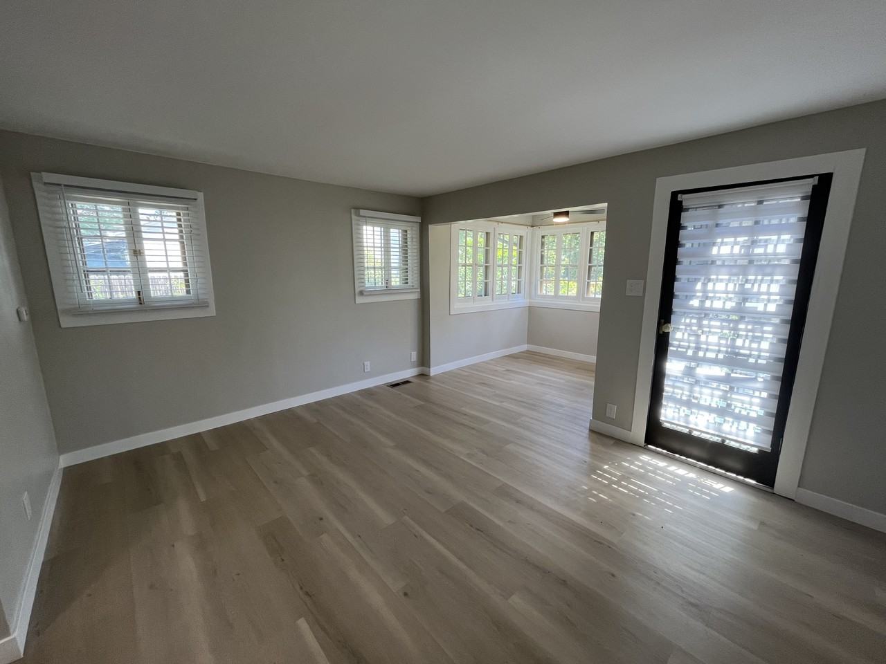 1649 Roslyn St - Photo 4 of 21