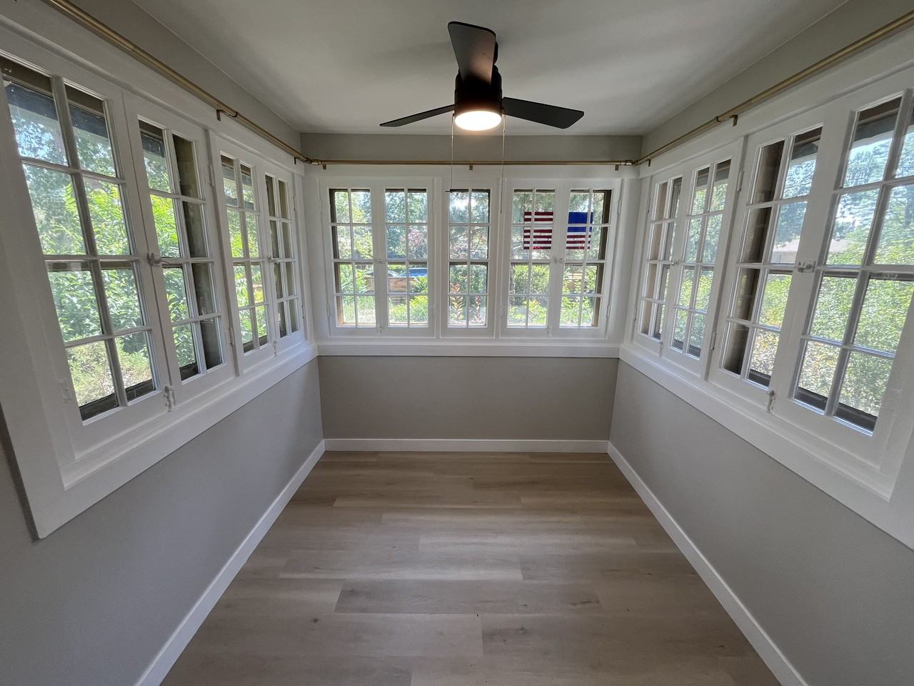 1649 Roslyn St - Photo 5 of 21