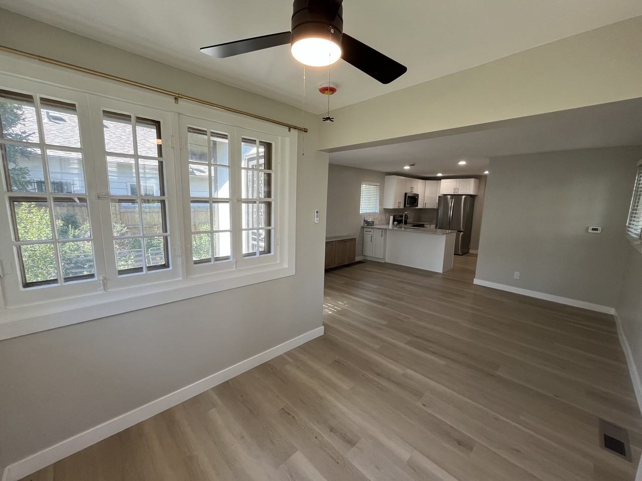 1649 Roslyn St - Photo 6 of 21
