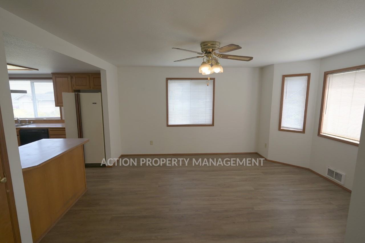 431 W Salal Pl - Photo 6 of 27