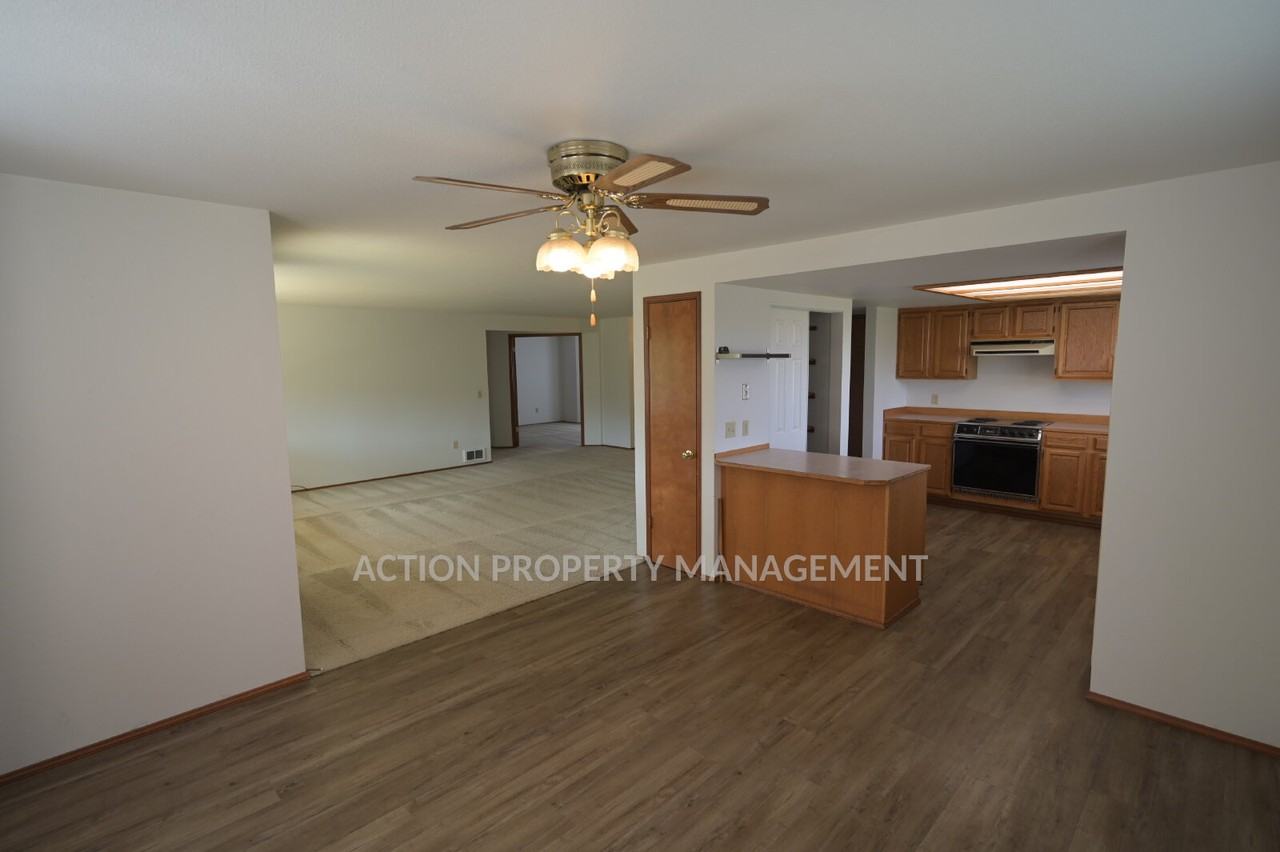 431 W Salal Pl - Photo 7 of 27