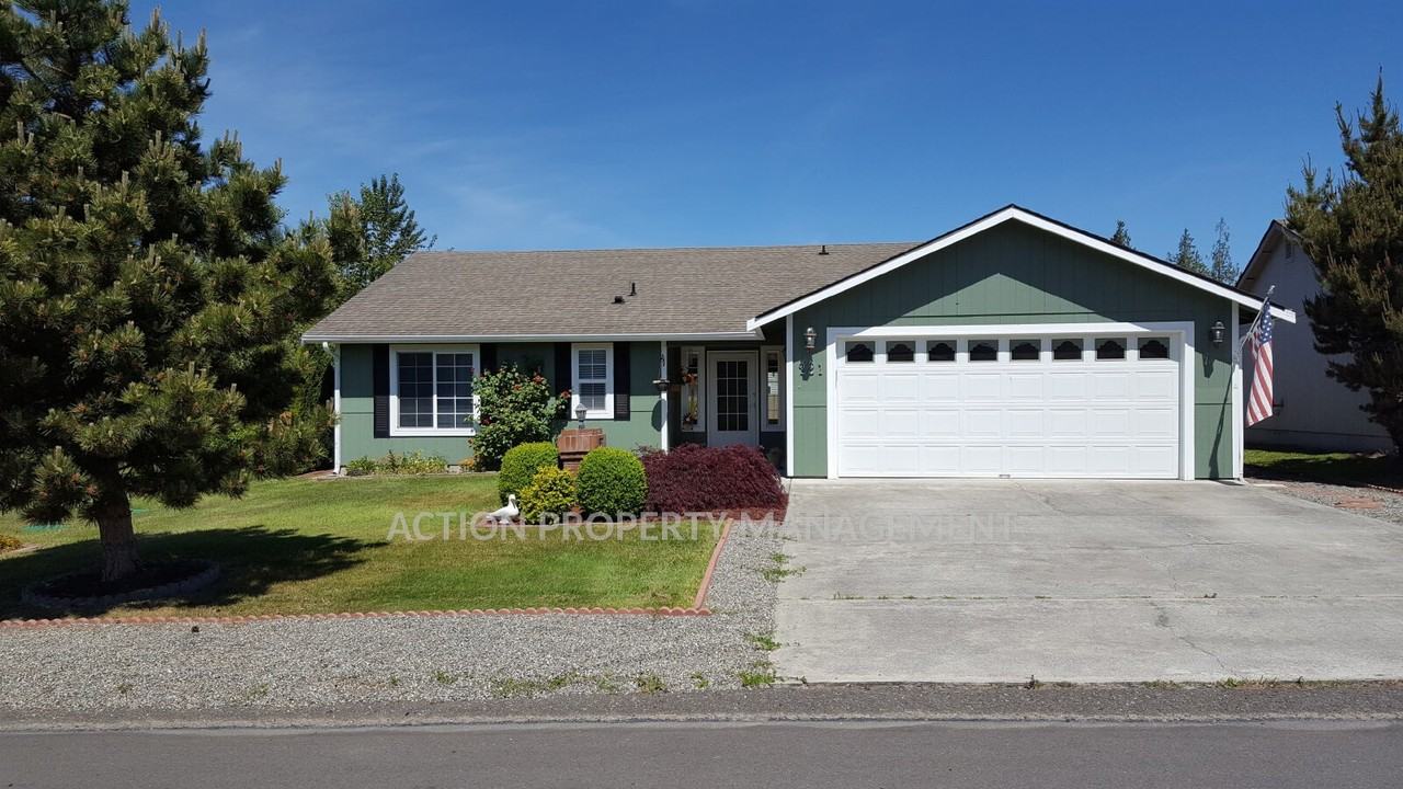 221 Independence Dr - Photo 3 of 22