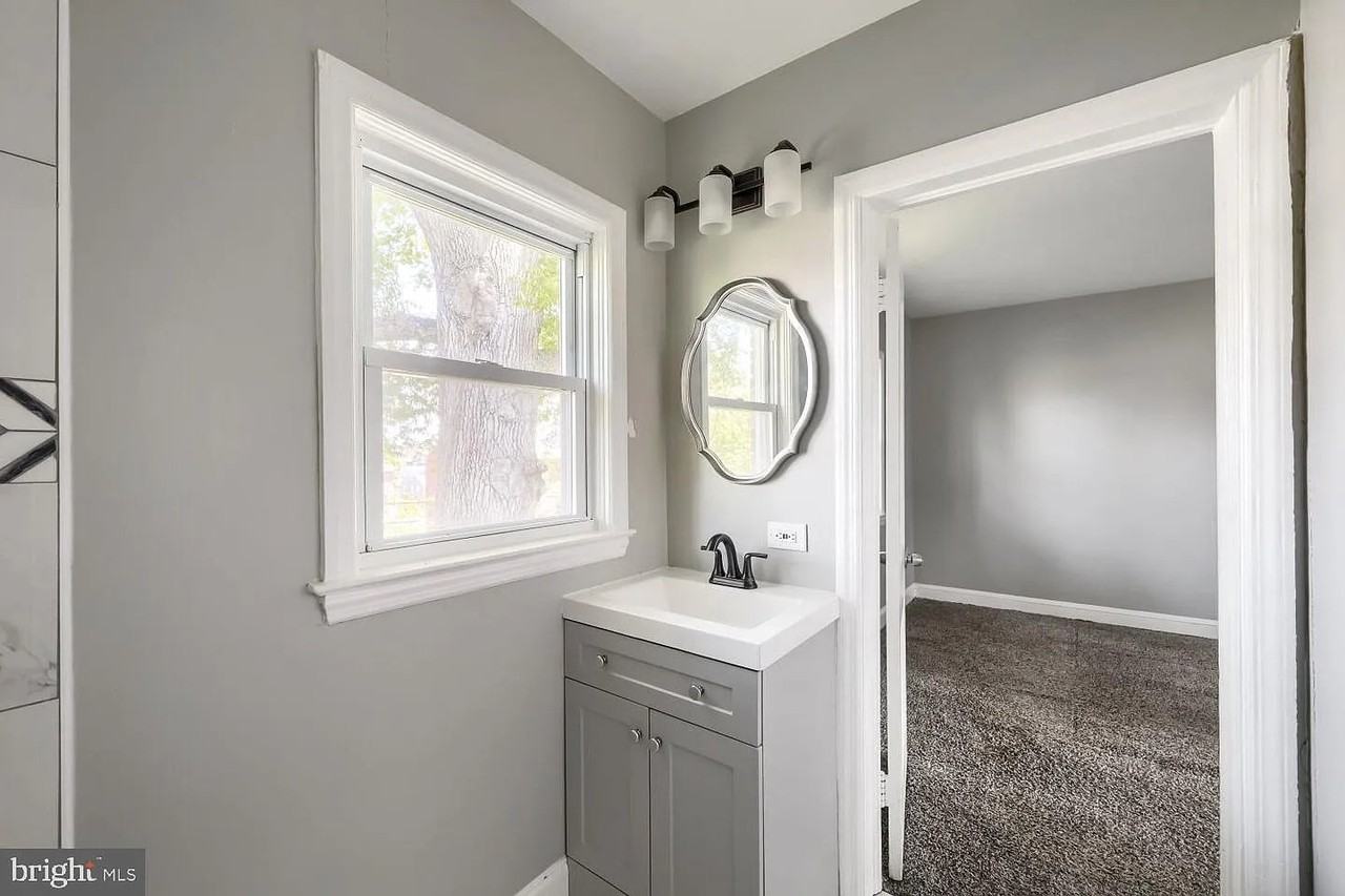 2908 Clearview Avenue, Unit 2 - Photo 3 of 12