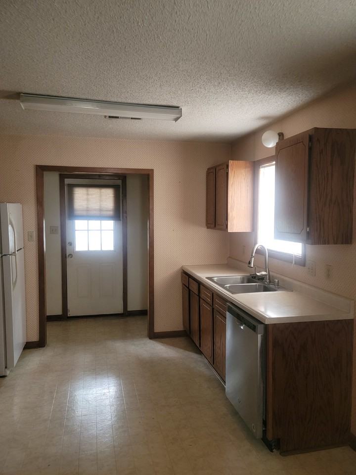 3306 Barrett Cir #B - Photo 3 of 8