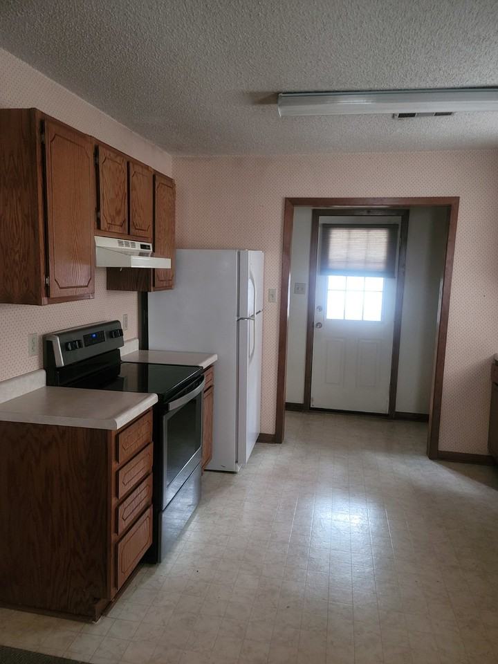 3306 Barrett Cir #B - Photo 4 of 8