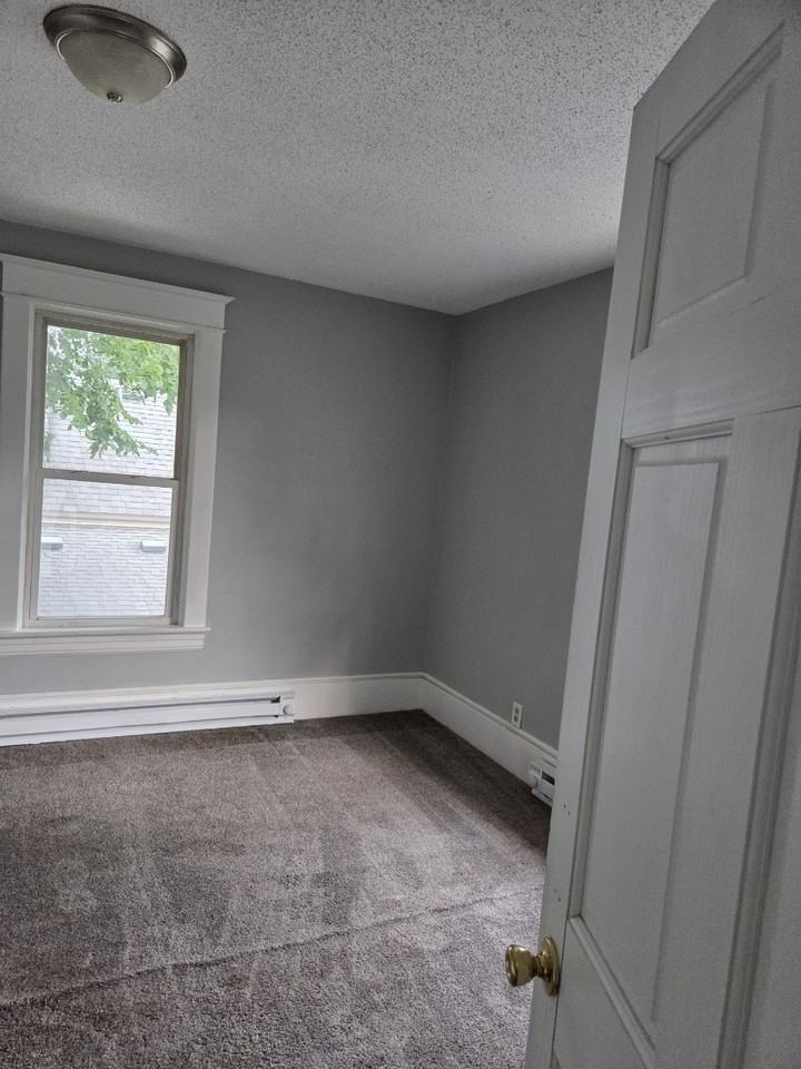 223 Robie St E Unit 2 - Photo 5 of 27