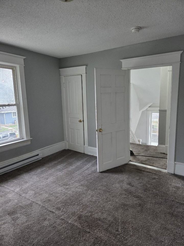 223 Robie St E Unit 2 - Photo 6 of 27