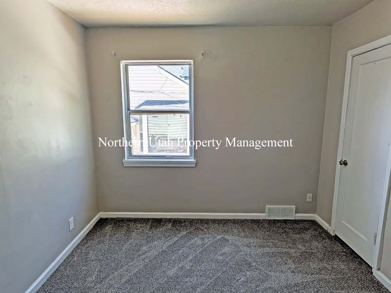 1132 30th St - Photo 3 of 11