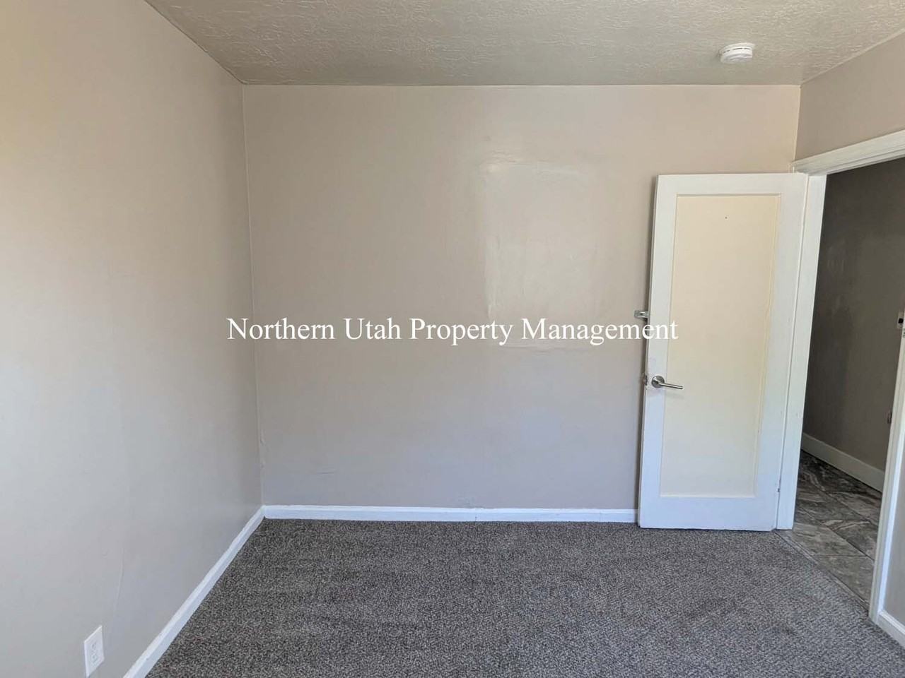 1132 30th St - Photo 4 of 11