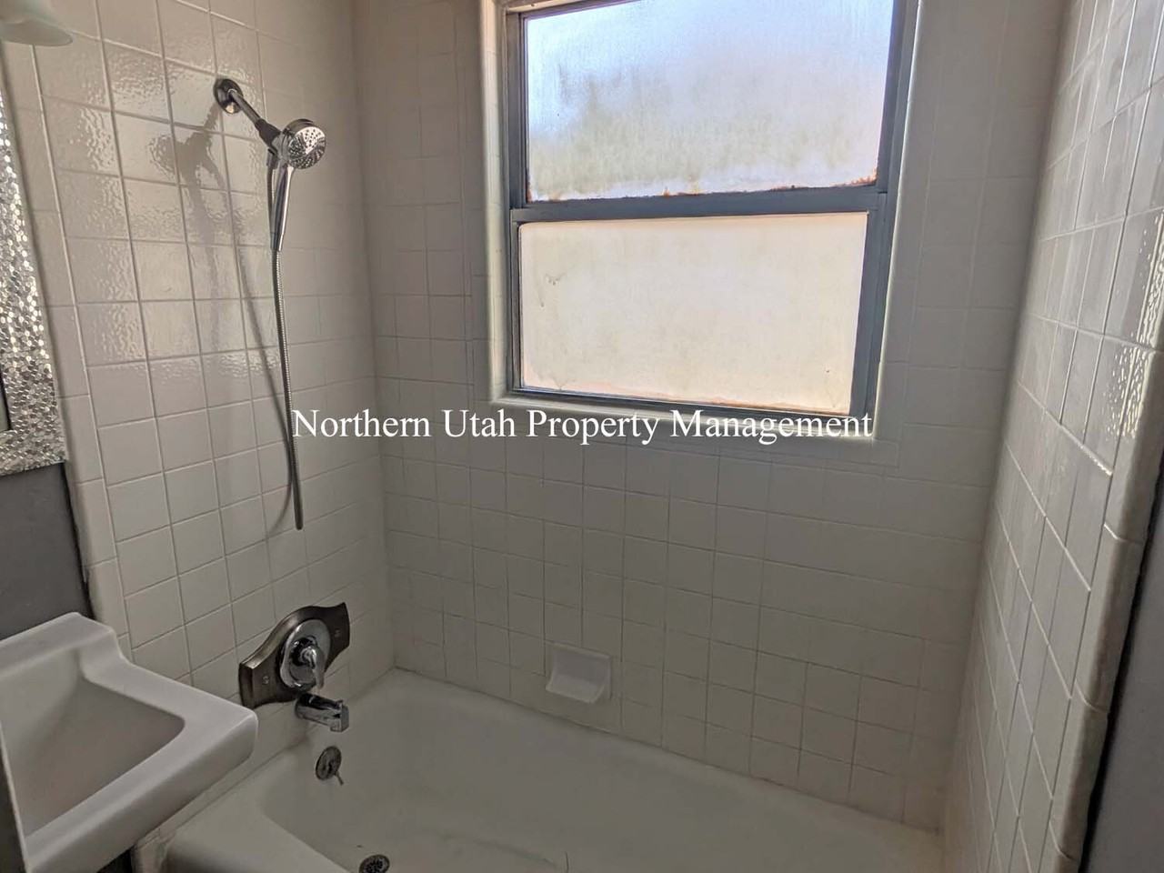 1132 30th St - Photo 5 of 11